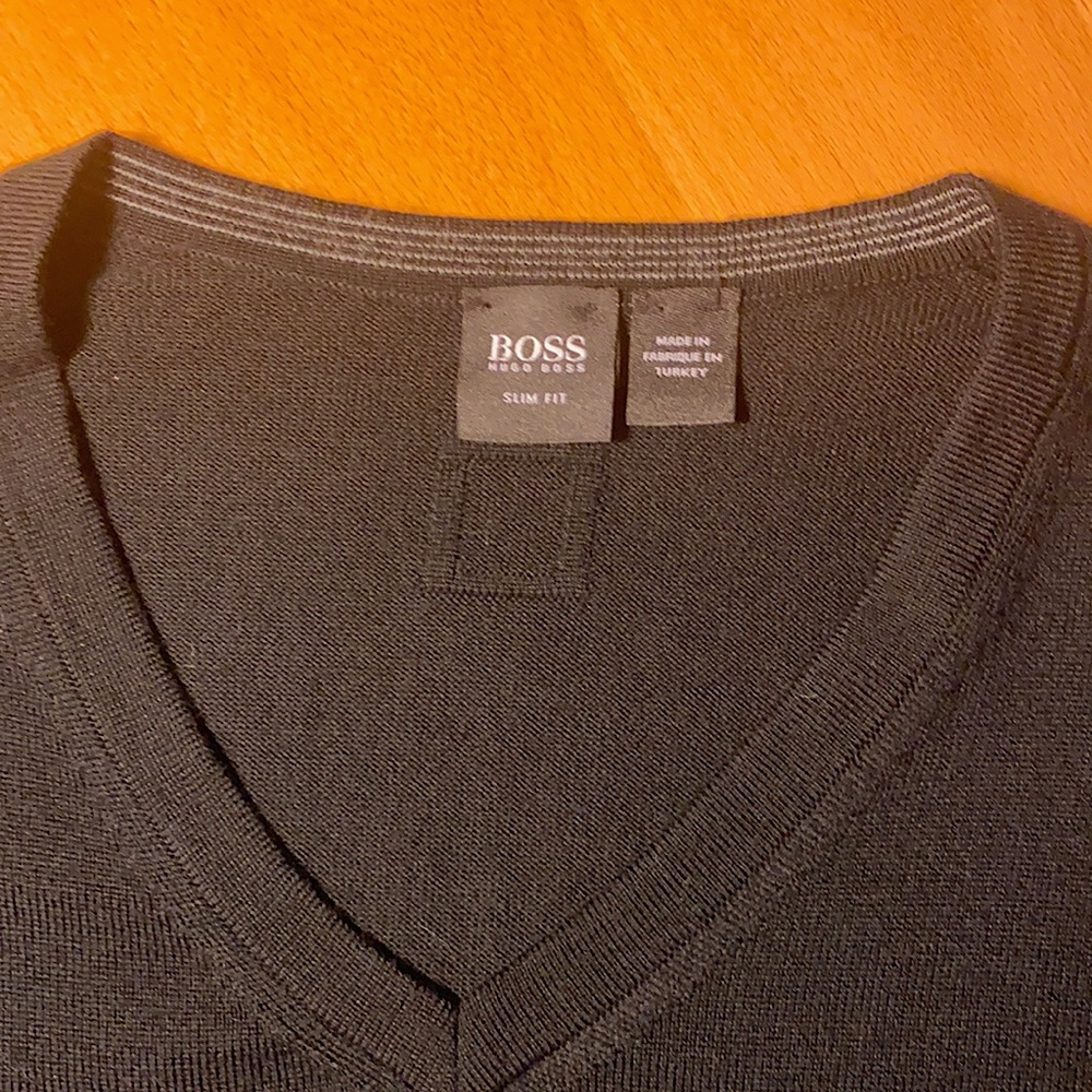 Large Hugo Boss v-neck Sweater (slim fit)
